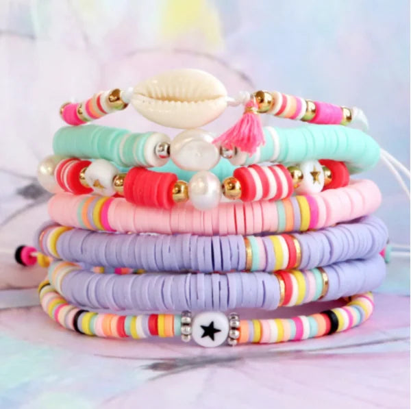 Katsuki Kralen: Foto: Katsuki kralen, kleine Japanse kralen met een facet geslepen oppervlak, ideaal voor het creëren van ingewikkelde kralenpatronen en sieraden met een chique uitstraling.