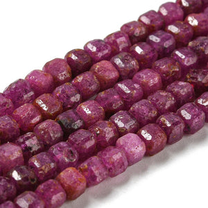 Natuursteen kralen Ruby Cube 3x3mm