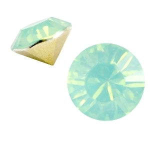 Puntsteen SS39 crysolite green opal (BQ)